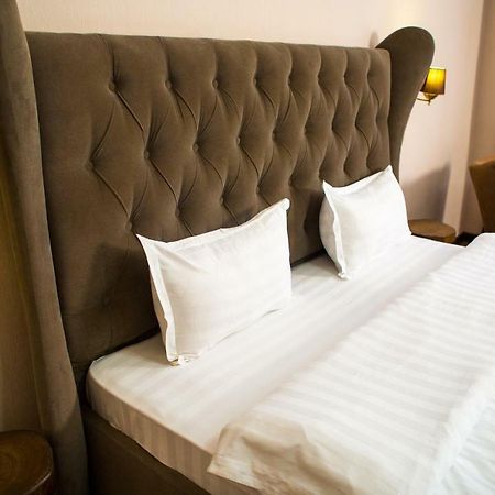 Keremet Hotel Alma-Ata Buitenkant foto