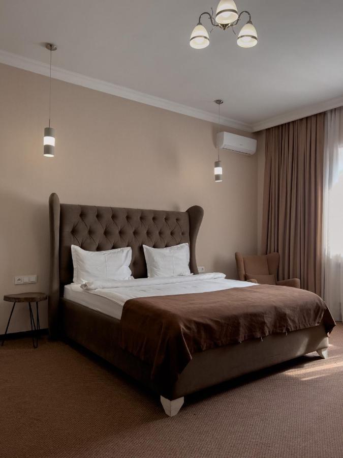 Keremet Hotel Alma-Ata Buitenkant foto