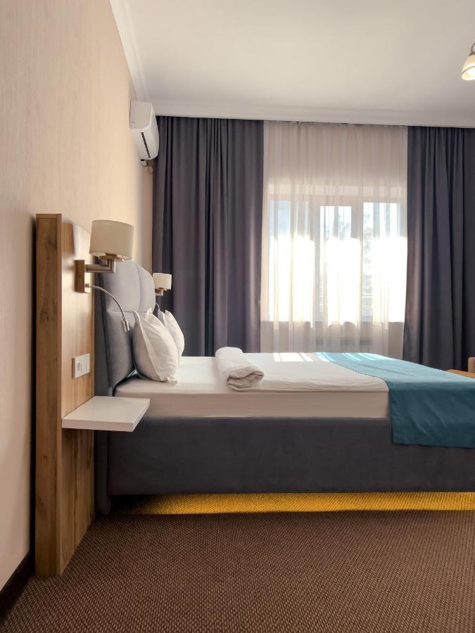 Keremet Hotel Alma-Ata Buitenkant foto