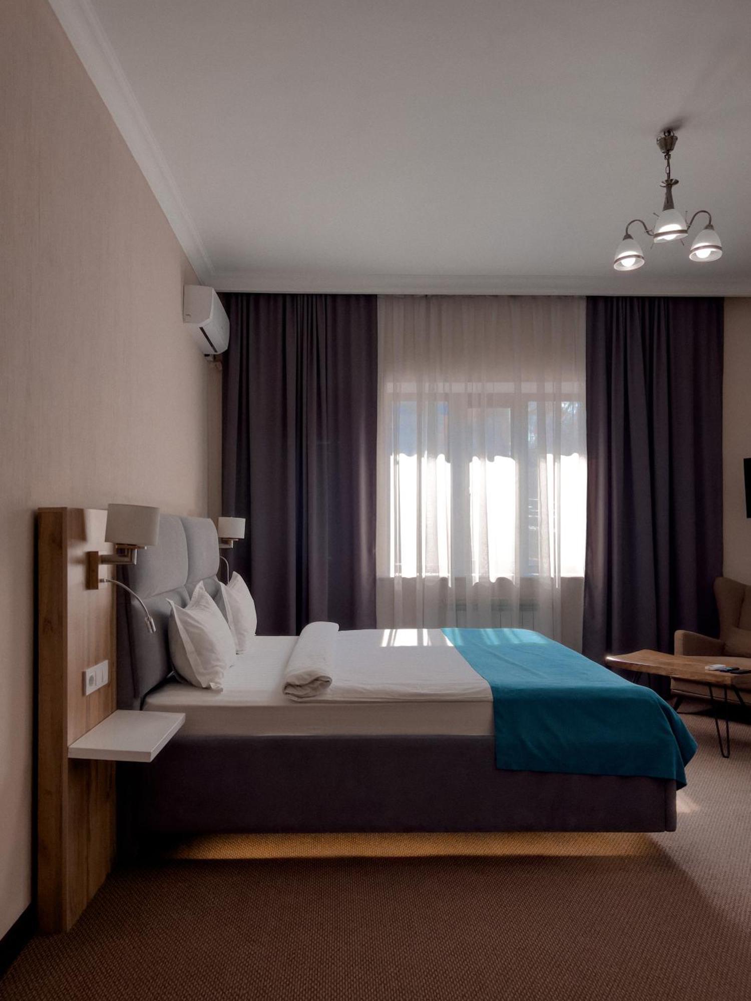 Keremet Hotel Alma-Ata Buitenkant foto