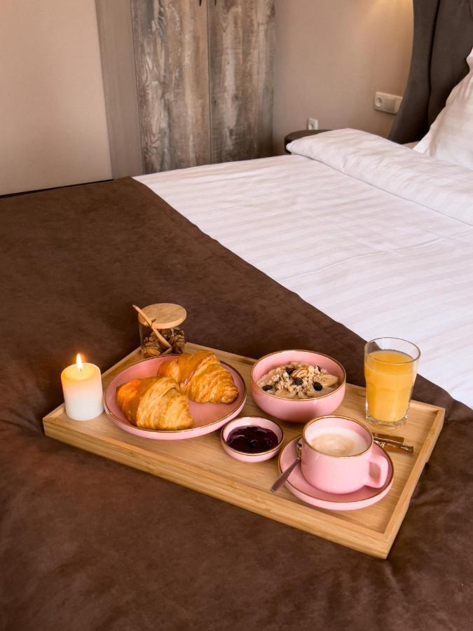 Keremet Hotel Alma-Ata Buitenkant foto