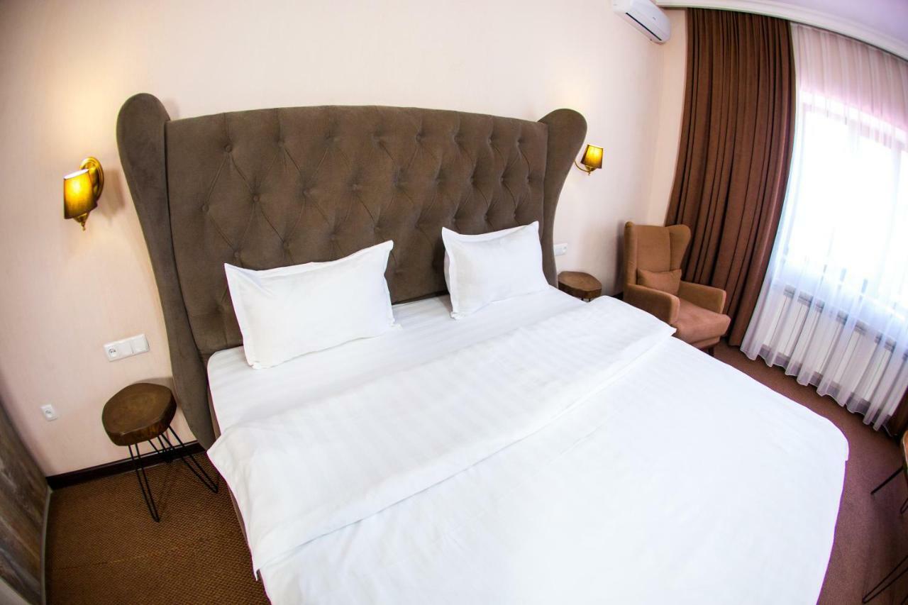 Keremet Hotel Alma-Ata Buitenkant foto